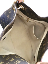 Load image into Gallery viewer, AUTHENTIC Louis Vuitton Artsy Monogram MM PREOWNED (WBA749)