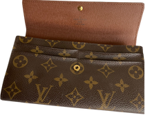 Load image into Gallery viewer, AUTHENTIC Louis Vuitton Sarah Wallet Monogram PREOWNED (WBA728)