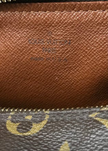 Load image into Gallery viewer, AUTHENTIC Louis Vuitton Papillon 26 Monogram PREOWNED (WBA811)