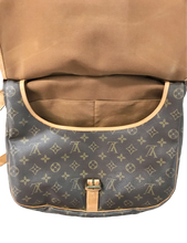 Load image into Gallery viewer, AUTHENTIC Louis Vuitton Saumur 35 Monogram Crossbody PREOWNED (WBA654)