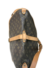 Load image into Gallery viewer, AUTHENTIC Louis Vuitton Saumur 35 Monogram Crossbody PREOWNED (WBA654)