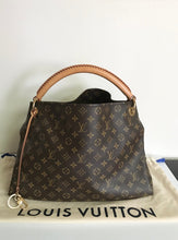Load image into Gallery viewer, AUTHENTIC Louis Vuitton Artsy Monogram MM PREOWNED (WBA749)