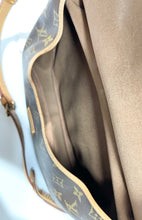 Load image into Gallery viewer, AUTHENTIC Louis Vuitton Saumur 30 Monogram Crossbody PREOWNED (WBA516)