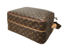 Load image into Gallery viewer, AUTHENTIC Louis Vuitton Reporter GM Monogram PREOWNED (WBA880)