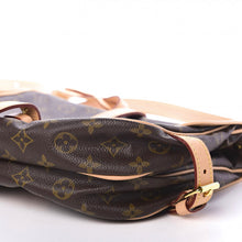 Load image into Gallery viewer, AUTHENTIC Louis Vuitton Saumur 30 Monogram Crossbody PREOWNED (WBA511)