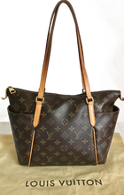 Load image into Gallery viewer, AUTHENTIC Louis Vuitton Totally PM Monogram PREOWNED (WBA859)