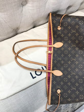Load image into Gallery viewer, AUTHENTIC Louis Vuitton Neverfull Monogram GM PREOWNED (WBA727)