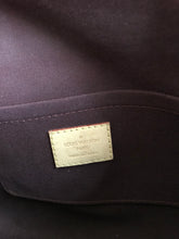 Load image into Gallery viewer, AUTHENTIC Louis Vuitton Favorite MM Monogram PREOWNED (WBA833)