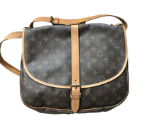 Load image into Gallery viewer, AUTHENTIC Louis Vuitton Saumur 35 Monogram Crossbody PREOWNED (WBA654)