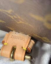 Load image into Gallery viewer, AUTHENTIC Louis Vuitton Sologne Monogram Crossbody PREOWNED (WBA854)