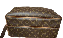 Load image into Gallery viewer, AUTHENTIC Louis Vuitton Reporter GM Monogram PREOWNED (WBA622)