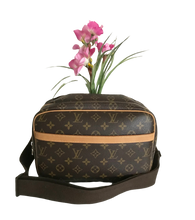Load image into Gallery viewer, AUTHENTIC Louis Vuitton Reporter PM Monogram PREOWNED (WBA851)