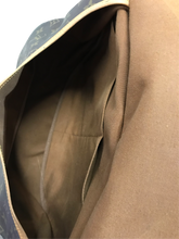 Load image into Gallery viewer, AUTHENTIC Louis Vuitton Saumur 35 Monogram Crossbody PREOWNED (WBA654)