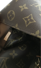 Load image into Gallery viewer, AUTHENTIC Louis Vuitton Totally PM Monogram PREOWNED (WBA859)