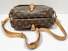 Load image into Gallery viewer, AUTHENTIC Louis Vuitton Saumur 30 Monogram Crossbody PREOWNED (WBA516)