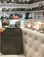 Load image into Gallery viewer, AUTHENTIC Louis Vuitton Pegase 45 Rolling Suitcase Monogram PREOWNED (WBA645)