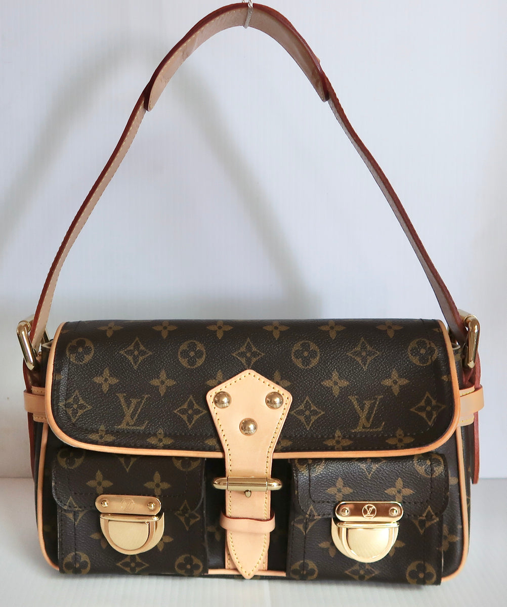 AUTHENTIC Louis Vuitton Hudson Monogram PM PREOWNED (WBA212) – Jj's Closet,  LLC