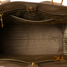 Load image into Gallery viewer, AUTHENTIC Prada Saﬃano Lux Bi-Color Tote Bag Visone Talco PREOWNED (WBA1533)