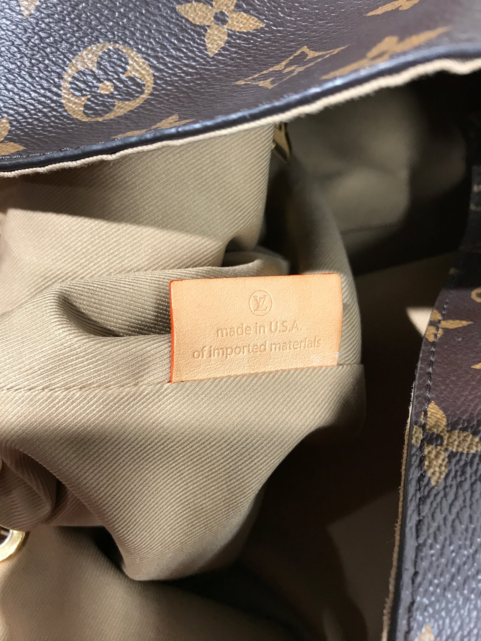 AUTHENTIC Louis Vuitton Graceful MM Monogram PREOWNED (WBA1052) – Jj's  Closet, LLC