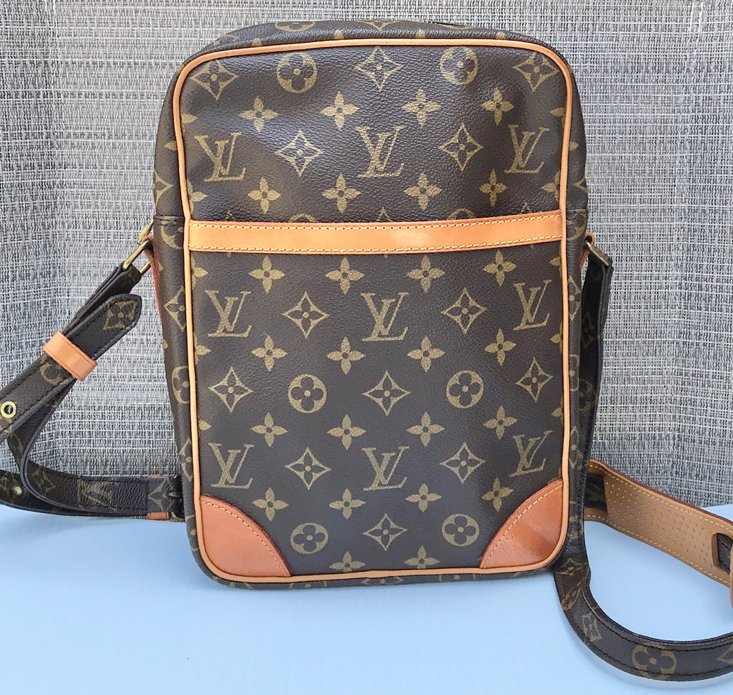 AUTHENTIC Louis Vuitton Danube MM Monogram PREOWNED (PP1089-NB116)