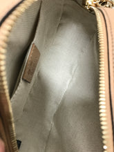 Load image into Gallery viewer, AUTHENTIC Gucci Oval Soho Disco Beige Pebbled Calfskin Crossbody NEW (WBA1325