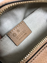 Load image into Gallery viewer, AUTHENTIC Gucci Oval Soho Disco Beige Pebbled Calfskin Crossbody NEW (WBA1325