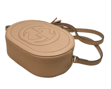 Load image into Gallery viewer, AUTHENTIC Gucci Oval Soho Disco Beige Pebbled Calfskin Crossbody NEW (WBA1325