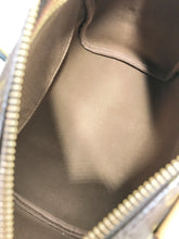 Load image into Gallery viewer, AUTHENTIC Louis Vuitton Speedy 25 Monogram PREOWNED (WBA1386)
