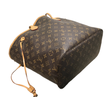 Load image into Gallery viewer, AUTHENTIC Louis Vuitton Neverfull Monogram MM PREOWNED (WBA1236)