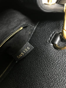 AUTHENTIC Louis Vuitton Florine Black Monogram PREOWNED (WBA1380)