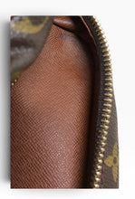 Load image into Gallery viewer, AUTHENTIC Louis Vuitton Nil 28 Monogram PREOWNED (WBA1152)