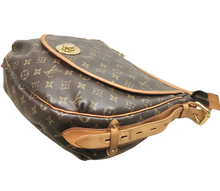 Load image into Gallery viewer, AUTHENTIC Louis Vuitton Tulum GM Monogram PREOWNED (WBA1187)