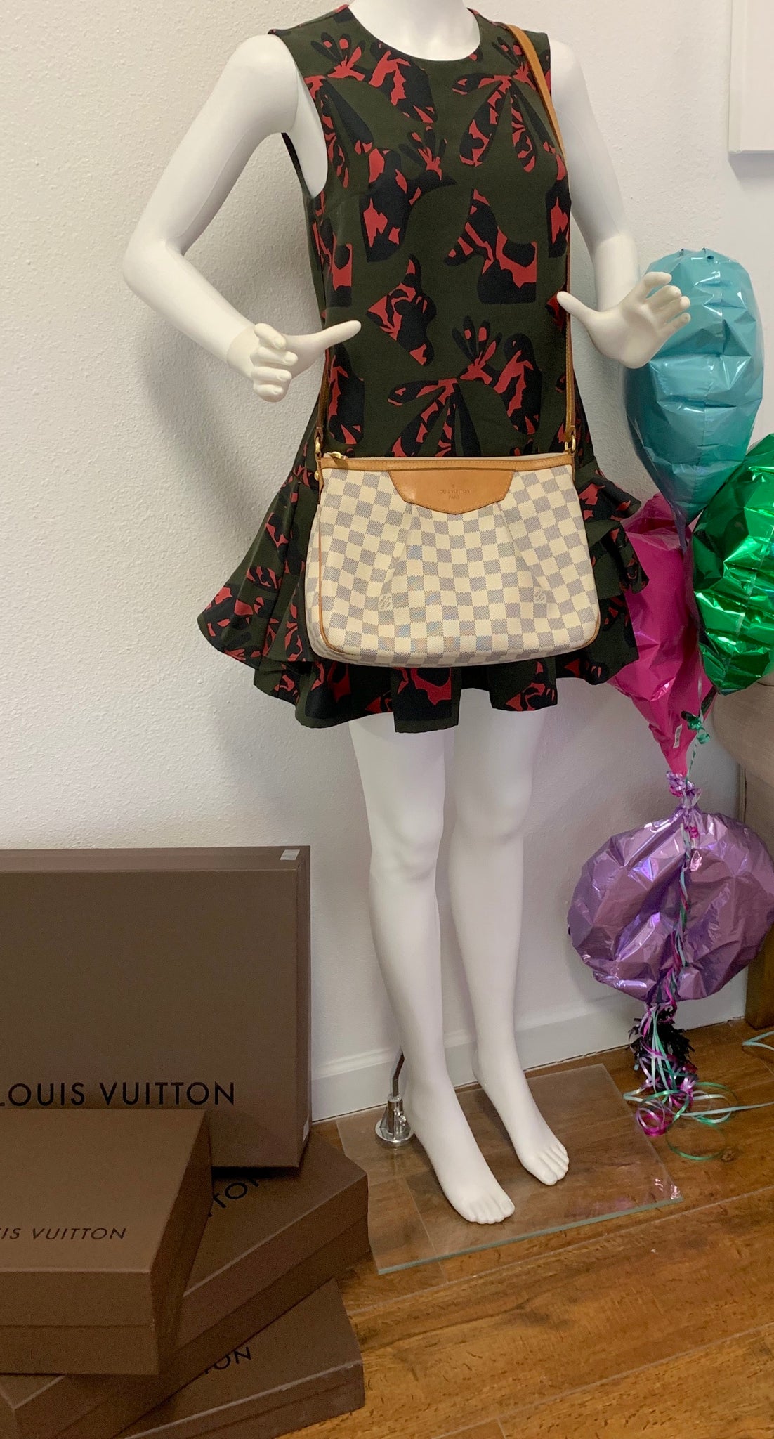 AUTHENTIC Louis Vuitton Siracusa Damier Azur PM PREOWNED AUTHENTIC Louis Vuitton Siracusa Damier Azur PM PREOWNED
