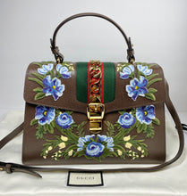 Load image into Gallery viewer, AUTHENTIC Gucci Medium Sylvie Top Handle Bag PREOWNED (WBA328)