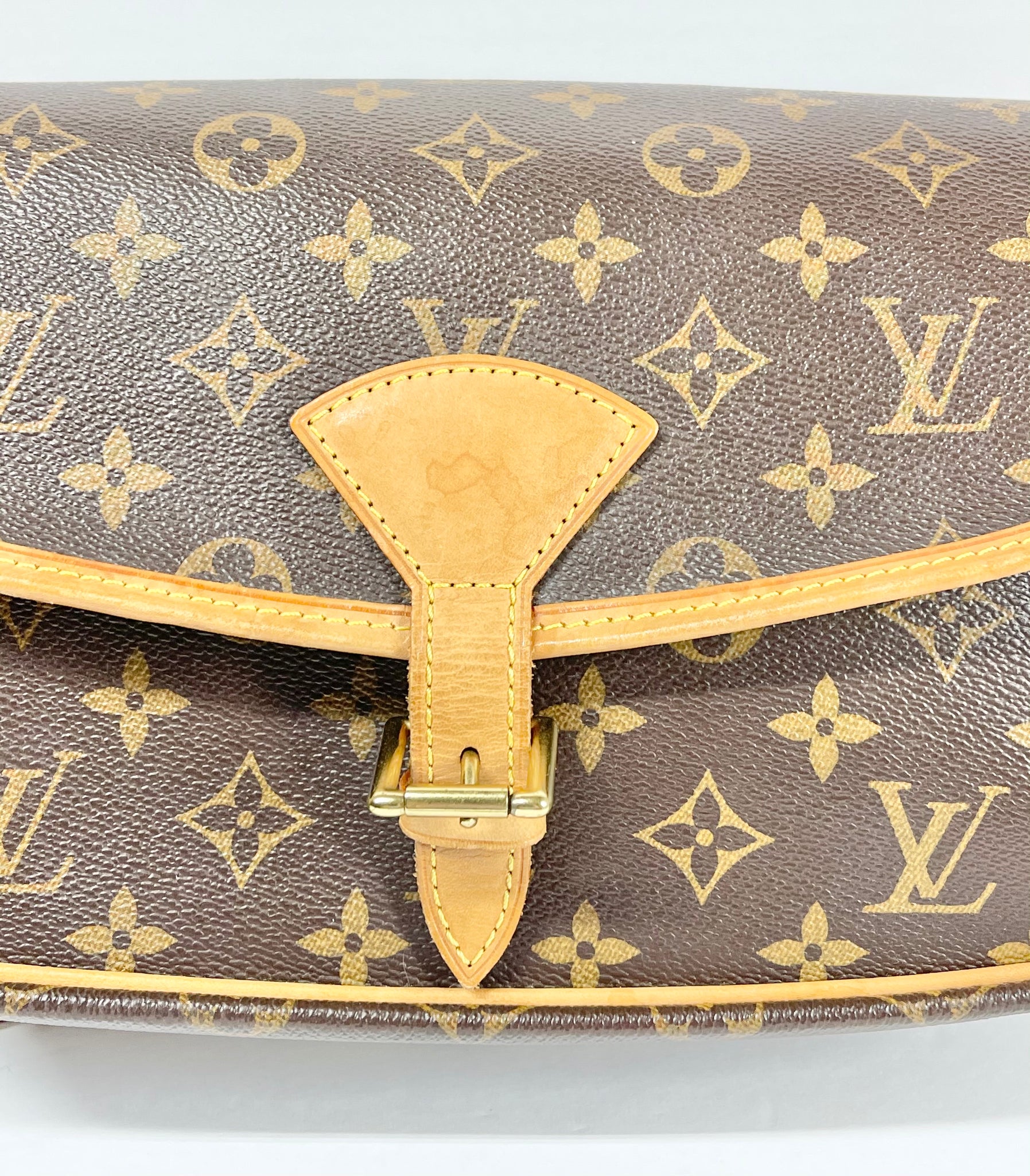 AUTHENTIC Louis Vuitton Sologne Monogram Crossbody PREOWNED (WBA344) – Jj's  Closet, LLC
