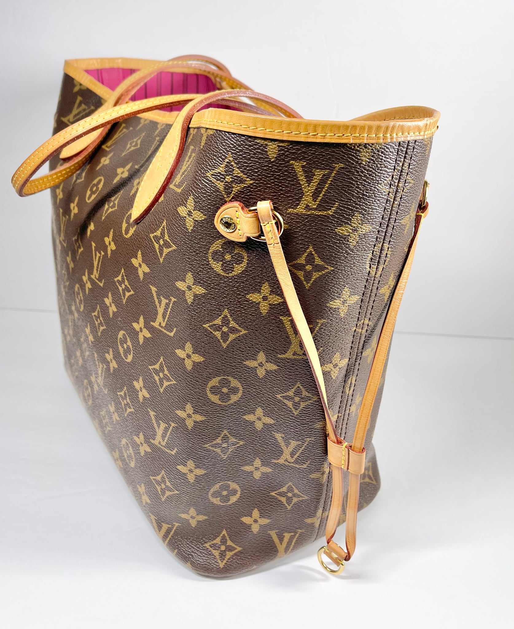Gently used Louis Vuitton neverfull MM $825 Available for purchase