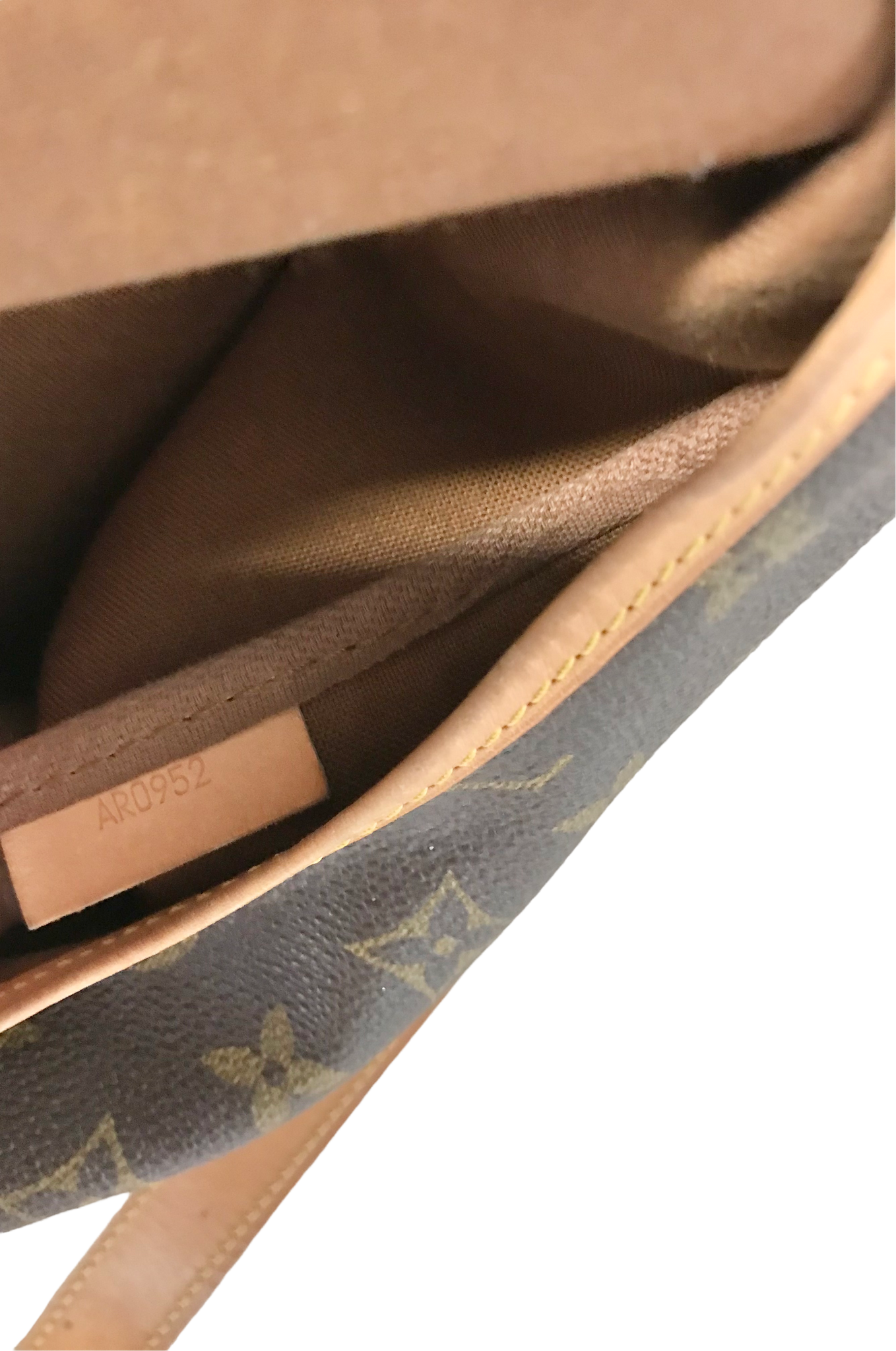 AUTHENTIC Louis Vuitton Saumur 35 Monogram Crossbody PREOWNED (WBA654) –  Jj's Closet, LLC