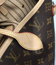 Load image into Gallery viewer, AUTHENTIC Louis Vuitton Neverfull Monogram MM PREOWNED (WBA543)