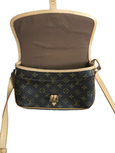 Load image into Gallery viewer, AUTHENTIC Louis Vuitton Sologne Monogram Crossbody PREOWNED (WBA871)
