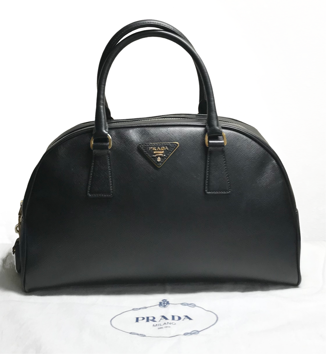 Authentic Prada leather shoulder bag in metallic gold. 7379C. Really pretty  bag. in 2023 | Pretty bags, Prada leather, Leather shoulder bag