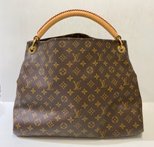 Load image into Gallery viewer, AUTHENTIC Louis Vuitton Monogram Artsy MM PREOWNED (WBA279)