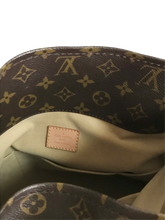 Load image into Gallery viewer, AUTHENTIC Louis Vuitton Artsy Monogram MM PREOWNED (WBA879)