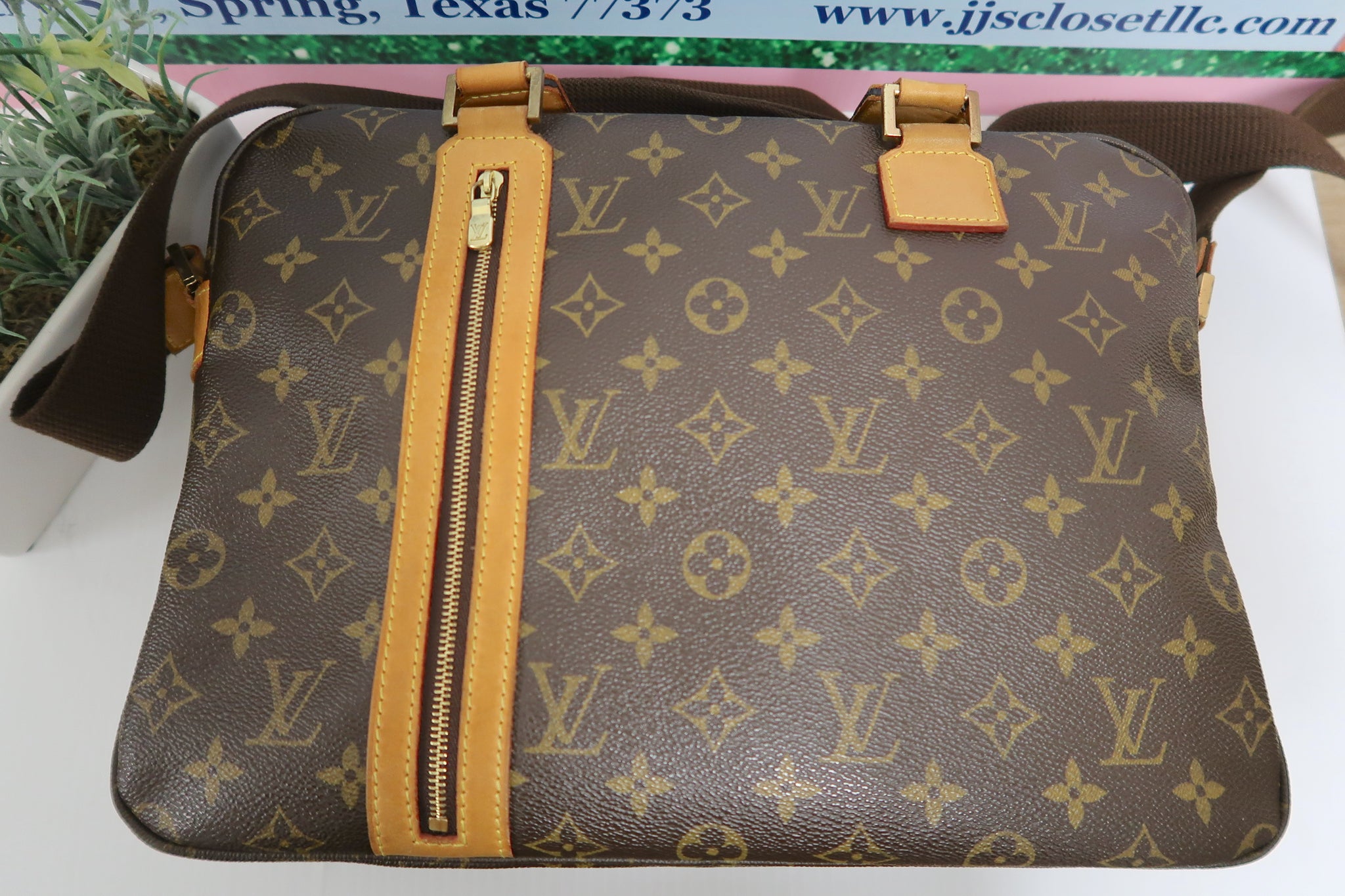 Preloved Louis Vuitton Monogram Sac Bosphore 2 Way Bag CA3028 061223 - –  KimmieBBags LLC