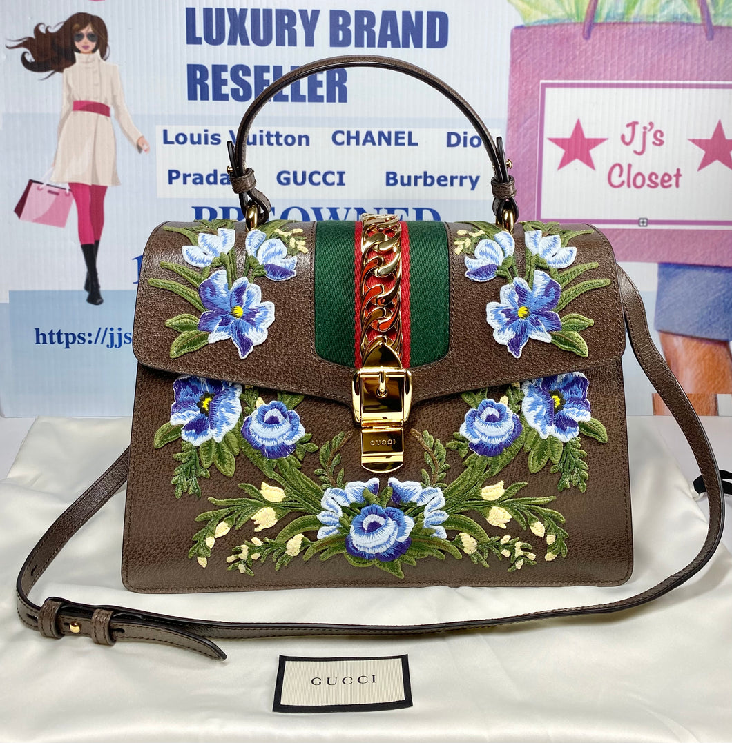 AUTHENTIC Gucci Medium Sylvie Top Handle Bag PREOWNED (WBA328)