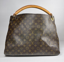 Load image into Gallery viewer, AUTHENTIC Louis Vuitton Monogram Artsy MM PREOWNED (WBA335)