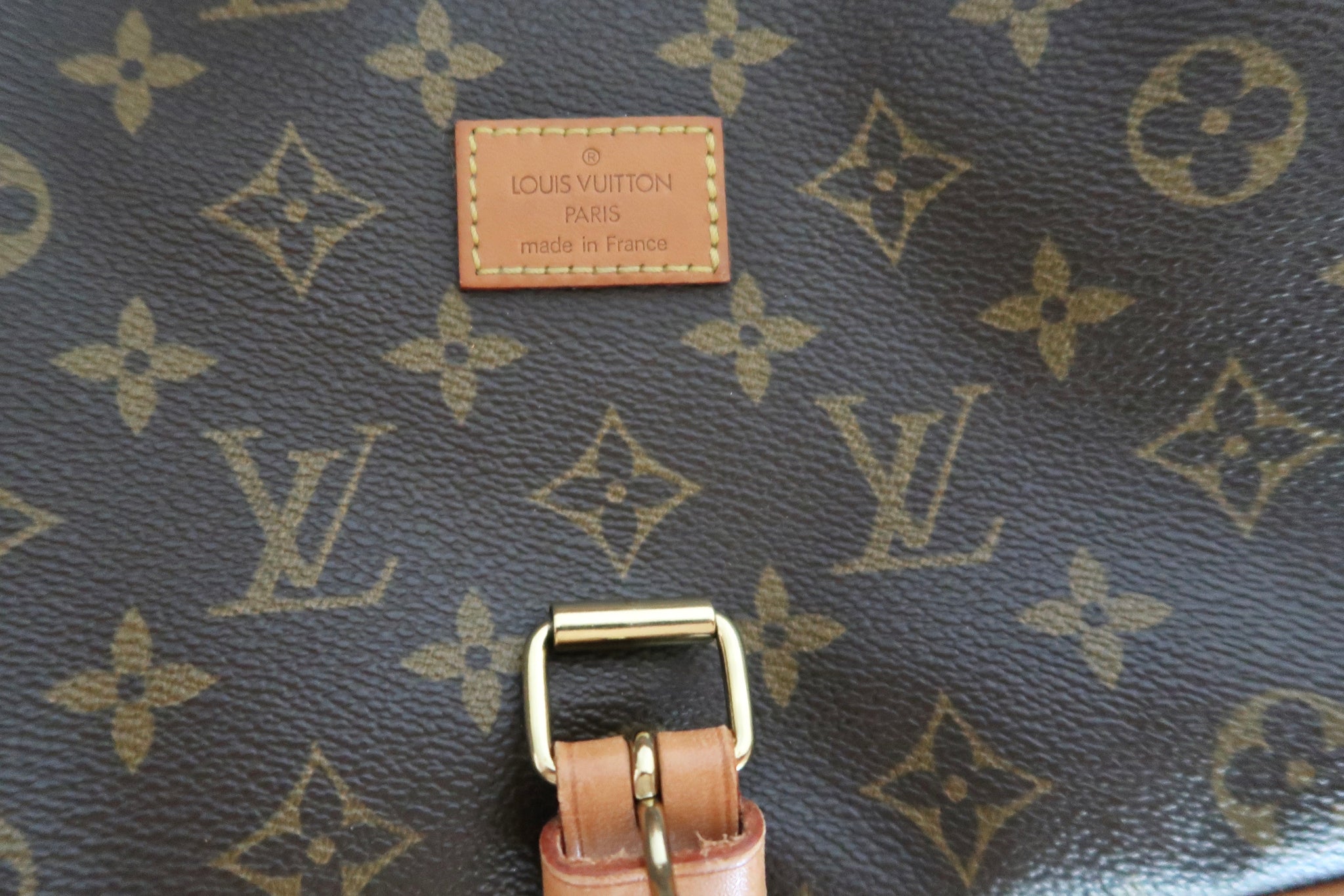 AUTHENTIC Louis Vuitton Saumur 30 Monogram Crossbody PREOWNED (WBA157) –  Jj's Closet, LLC