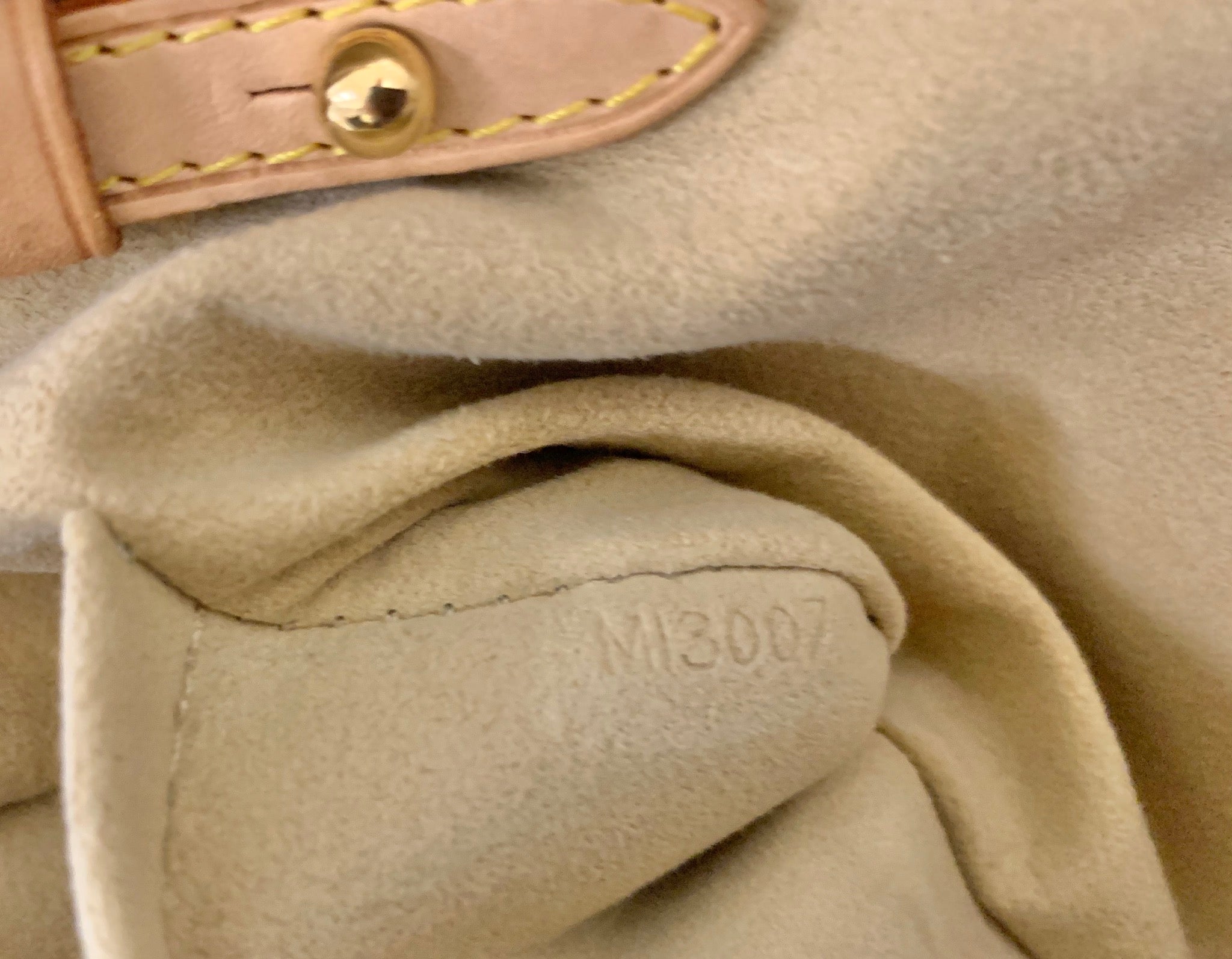 AUTHENTIC Louis Vuitton Beverly Clutch Monogram PREOWNED – Jj's Closet, LLC