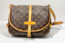 Load image into Gallery viewer, AUTHENTIC Louis Vuitton Saumur 30 Monogram Crossbody PREOWNED (WBA516)