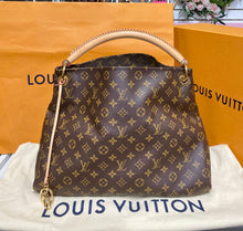 Load image into Gallery viewer, AUTHENTIC Louis Vuitton Monogram Artsy MM PREOWNED (WBA279)