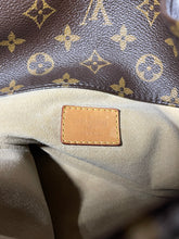 Load image into Gallery viewer, AUTHENTIC Louis Vuitton Artsy Monogram MM PREOWNED (WBA384)